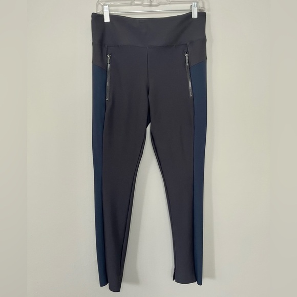 Athleta Medium Stellar City Tight in Colorblock Black & Blue - Picture 2 of 8